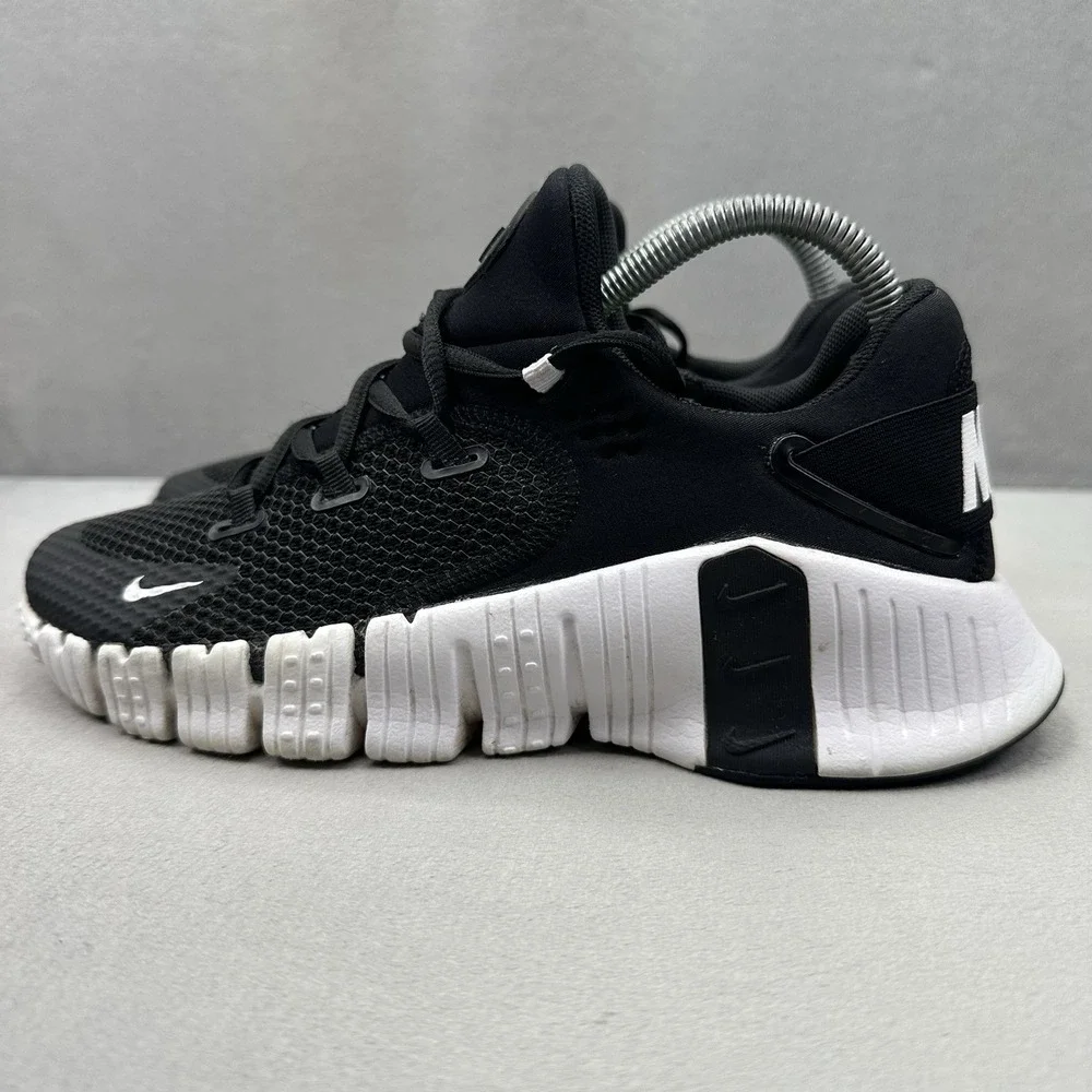 Womens Size 8 Nike Free Metcon 4 Shoes Black White Training Athletic Gym Sneaker